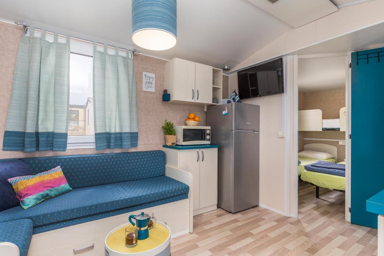 West Coast Mobilhome With Xxl Terrace Tar-Vabriga Zewnętrze zdjęcie